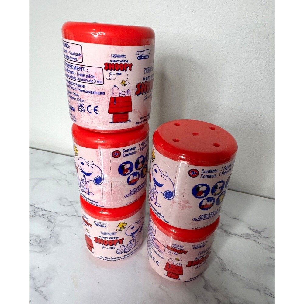 Hamee Peanuts Snoopy/Woodstock Water-Filled Surprise Capsule Figure w/ Container